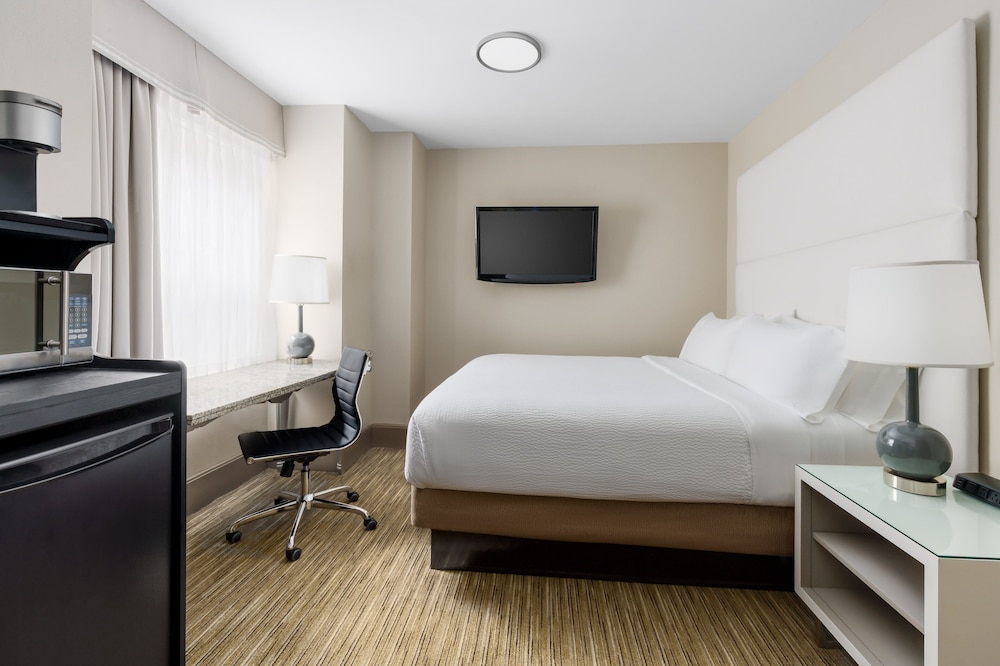 Holiday Inn Express Chicago Magnificent Mile - photo 14