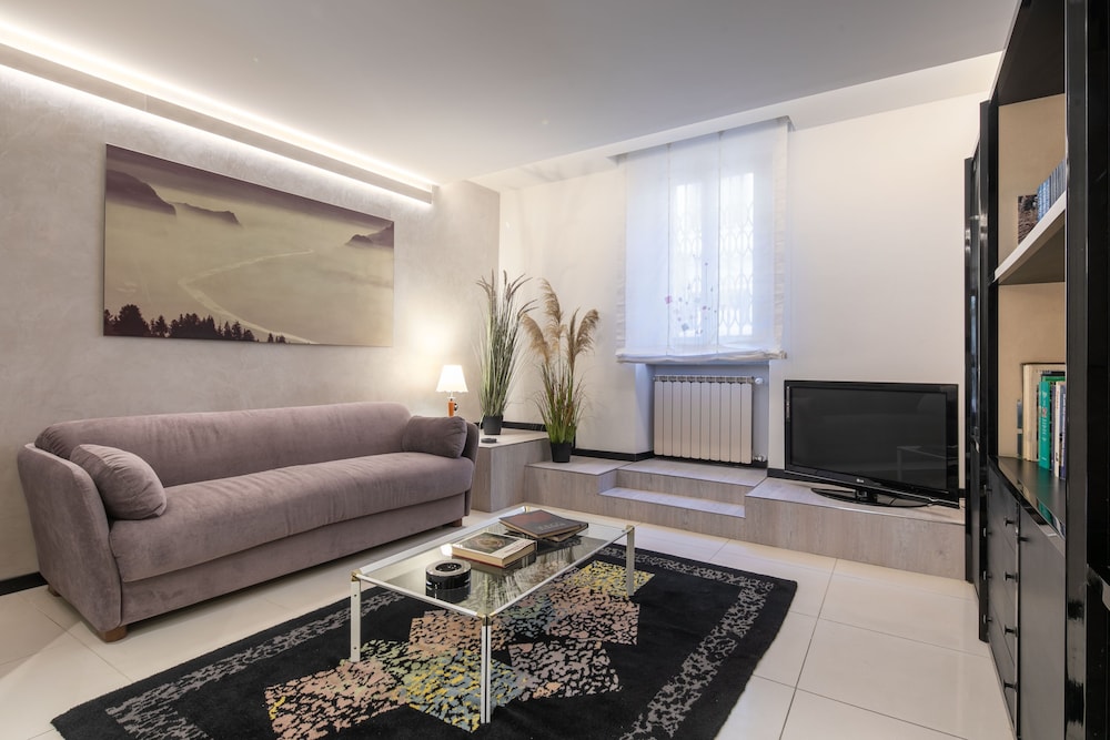 Ponte Rosso Modern by Mmega — 4-Star Luxury Hotel in Florence, Italy