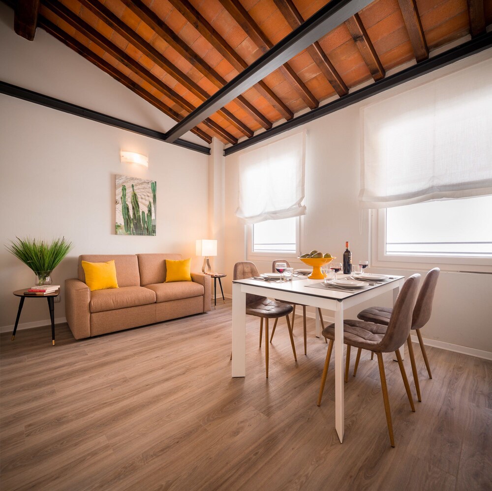 Magic Florence Apartments — 4-Star Luxury Hotel in Florence, Italy