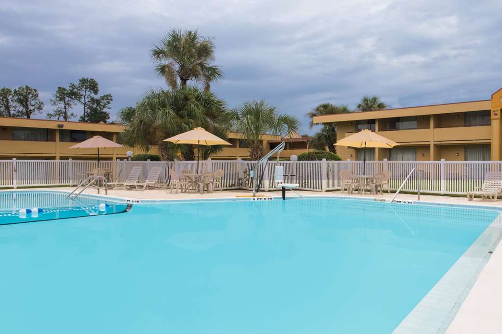Days Inn by Wyndham Ocala North - photo 4