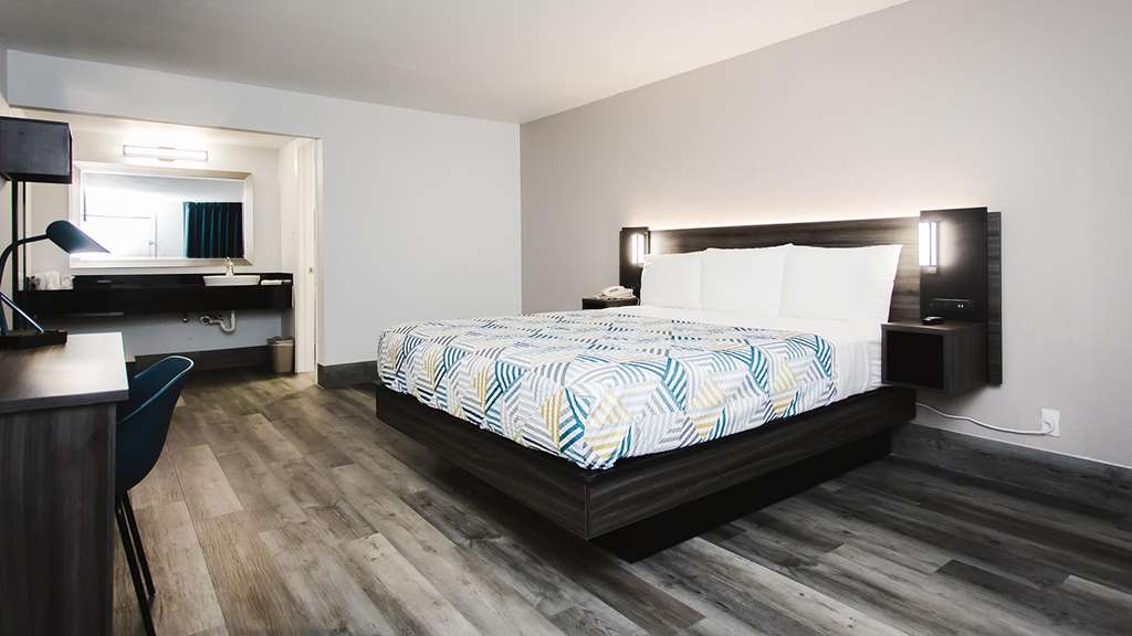 Motel 6 Houston TX Medical Center NRG Stadium - photo 19