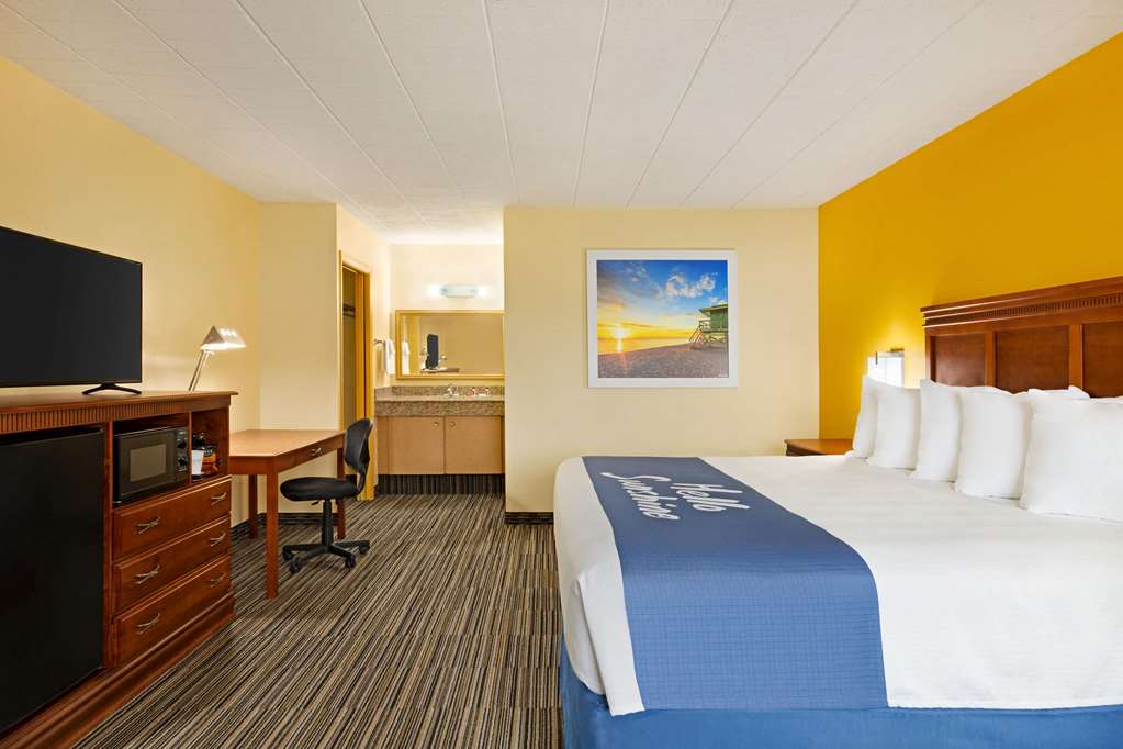 Days Inn by Wyndham Oak Ridge Knoxville - photo 11
