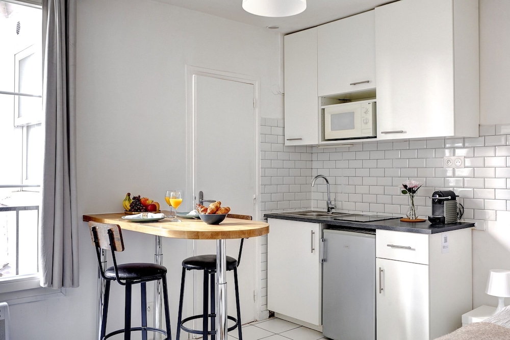 Cozy Studio by the Eiffel Tower For 2 — Paris — photo 2