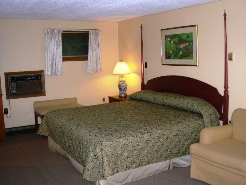 Red Carpet Inn On the Lake - photo 18