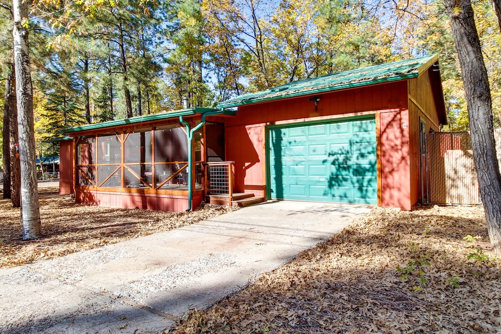 Pinetop lakeside Cabin Rental: Porch & Fire Pit - photo 6