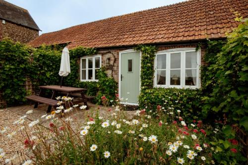 Milkmaids Cottage Rudge Farm Cottages — 4-Star Luxury Hotel in Bridport, United Kingdom