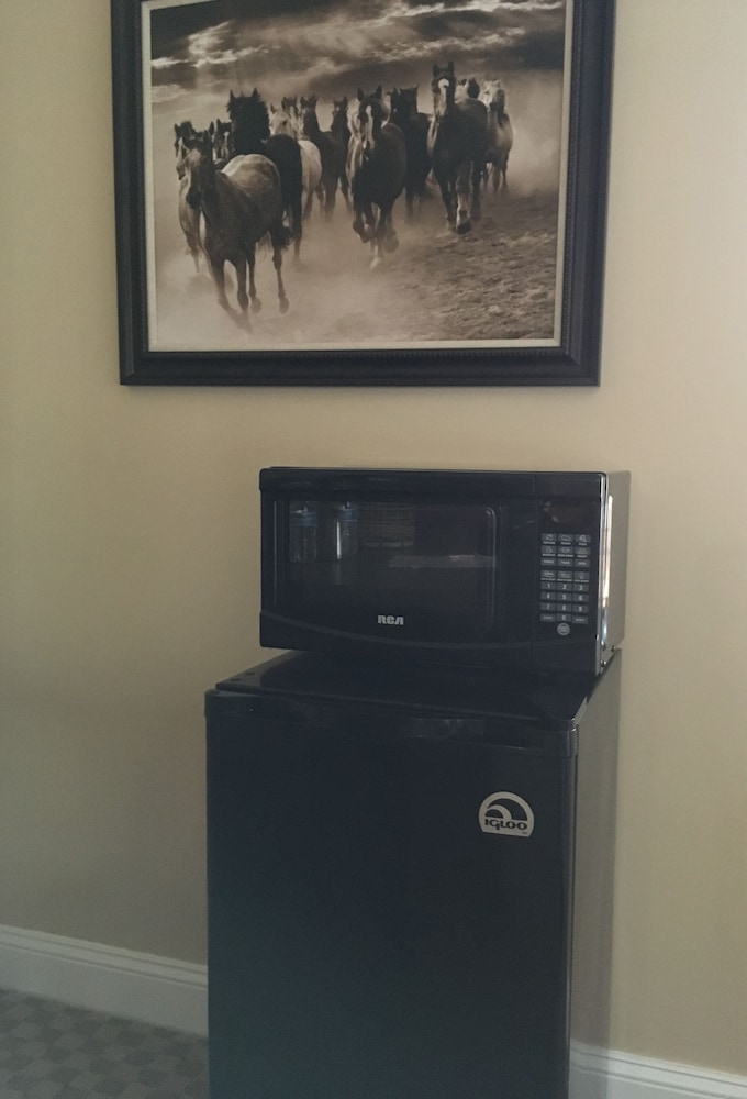 Colts Neck Inn Hotel - photo 20