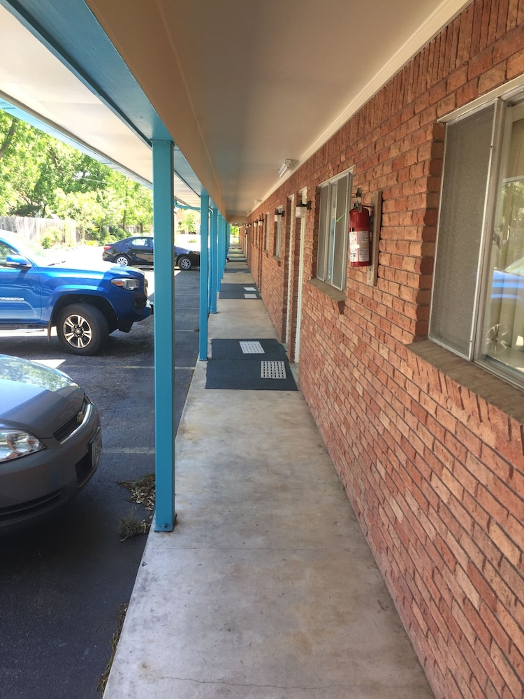 The Oak Motel - photo 42