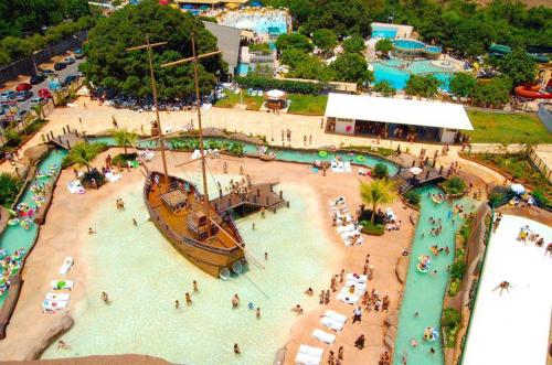 Spazzio diRoma com acesso ao Acqua Park Temporada CN Adriele - last minute hotel in Caldas Novas