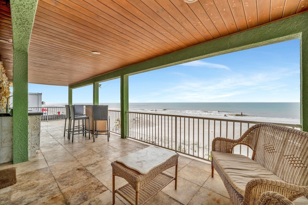 Stones Throw Beachfront Luxury Suites - photo 58