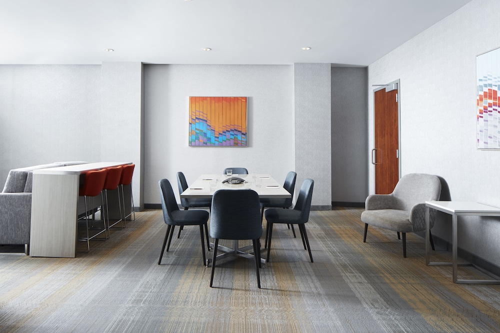 River Hotel - photo 26