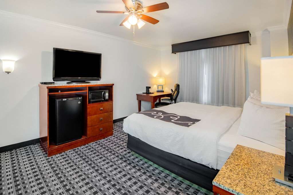 La Quinta Inn & Suites by Wyndham Dalhart - photo 68