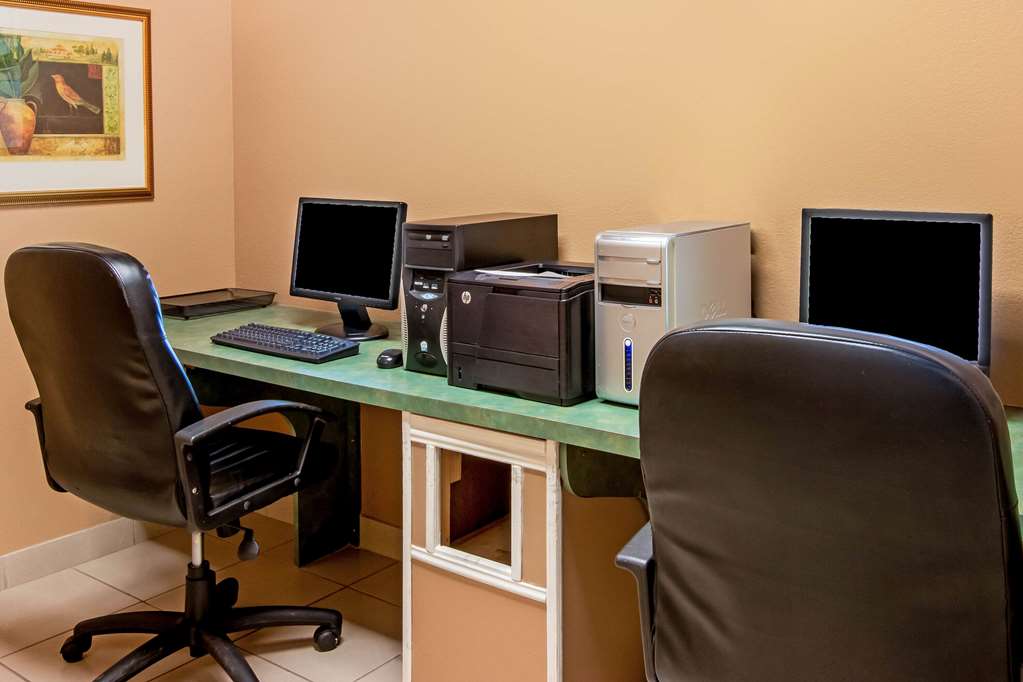 La Quinta Inn & Suites by Wyndham Roswell - photo 38