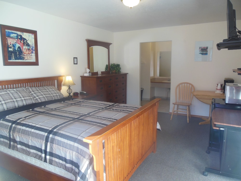 Clark Fork Lodge - photo 8