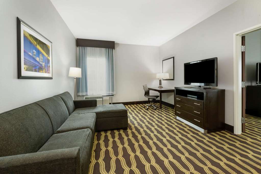 La Quinta Inn & Suites by Wyndham Houston Humble Atascocita - photo 22