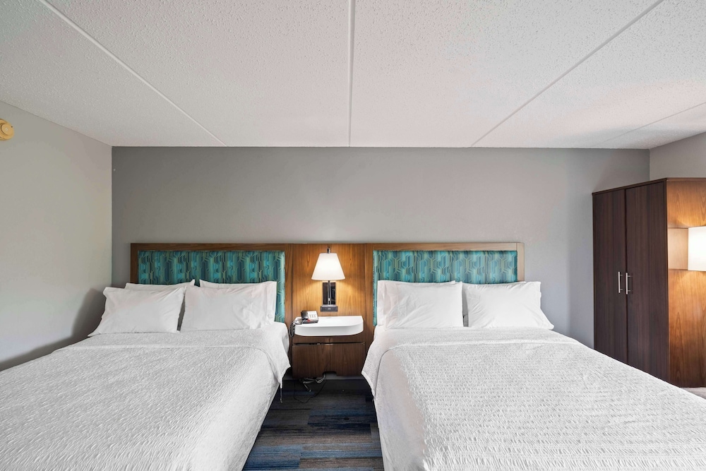 Hampton Inn Ridgefield Park - photo 20