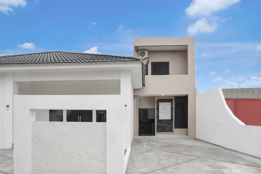 Hotel O Khan House Syariah in Padang, Indonesia