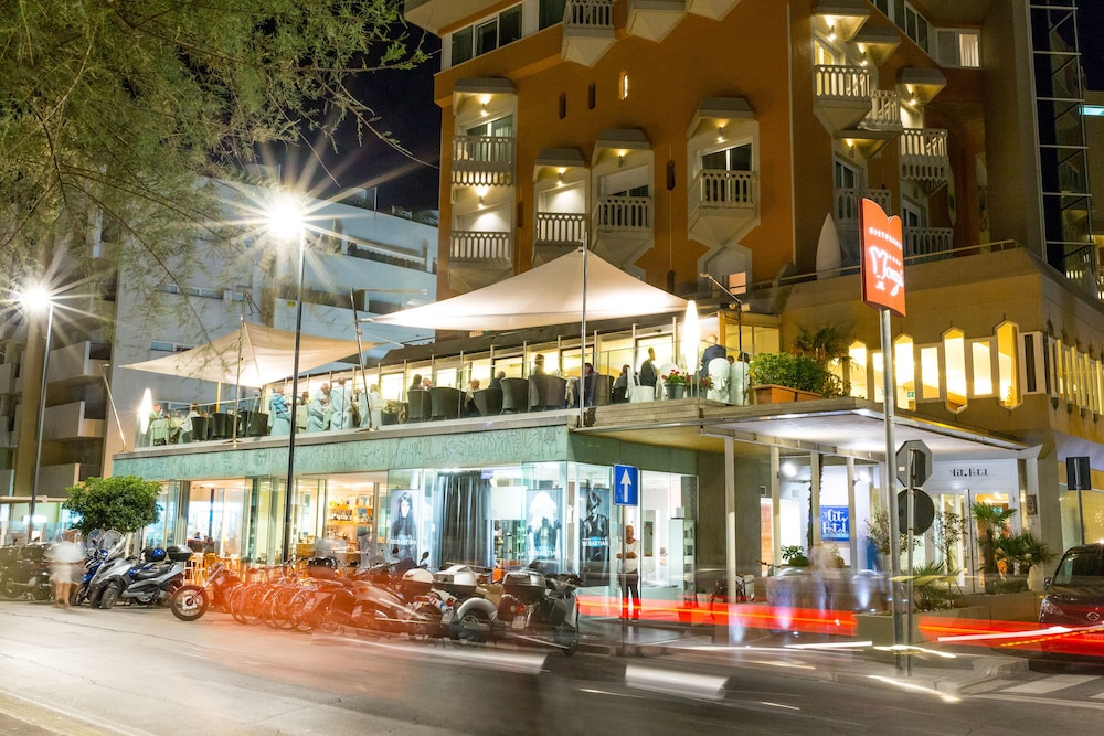 City Hotel — hotel in Senigallia