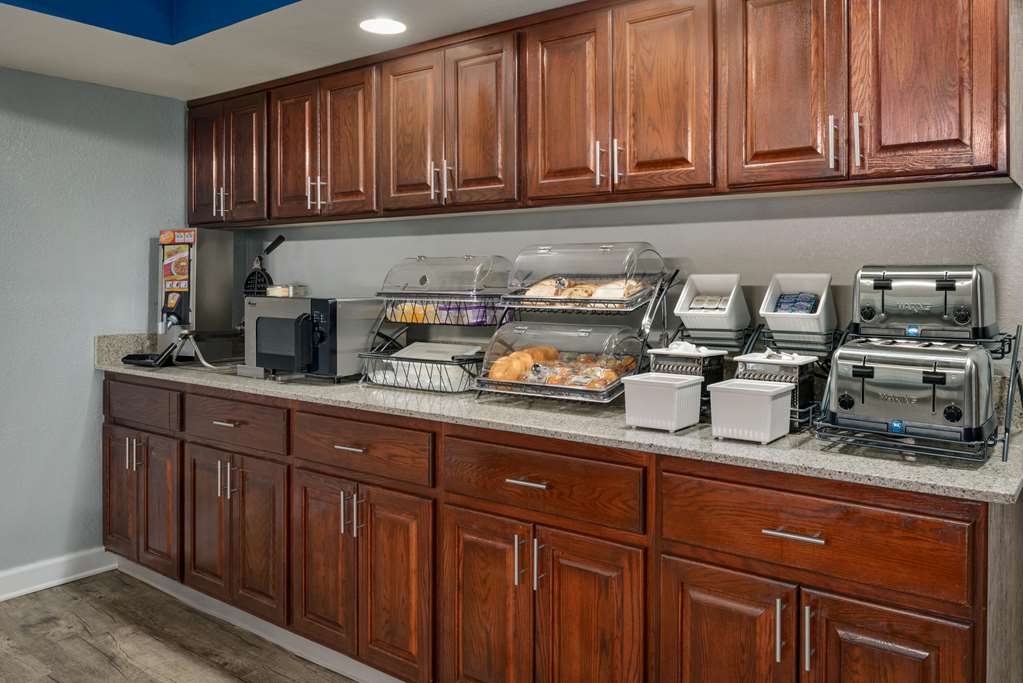 Baymont Inn & Suites by Wyndham Swanton Toledo Airport - photo 29