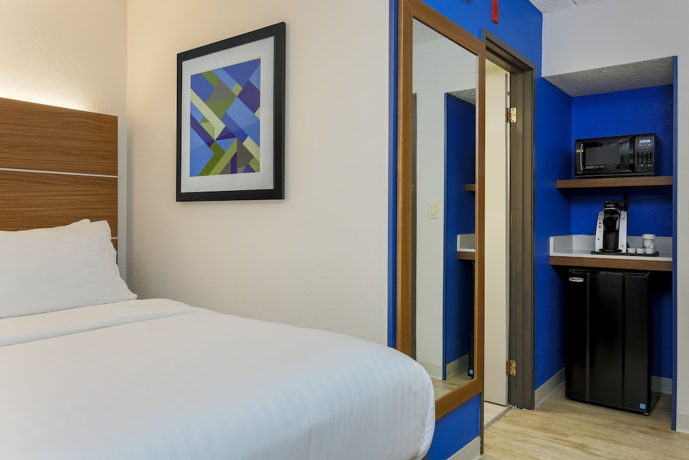 Holiday Inn Express Milwaukee West Medical Center by IHG - photo 6