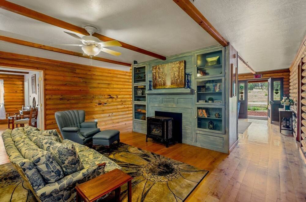 Quarter Horse Inn Rose Room - photo 3