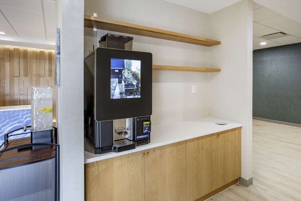 Comfort Inn & Suites Newark Liberty International Airport - photo 59