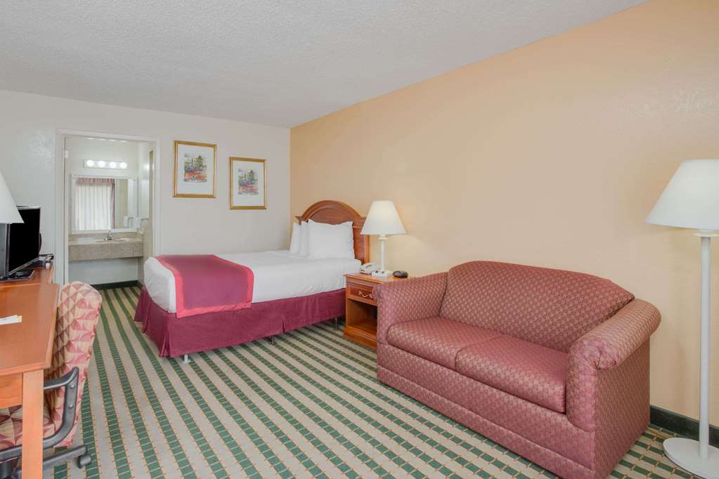 Days Inn by Wyndham Asheville West - photo 8