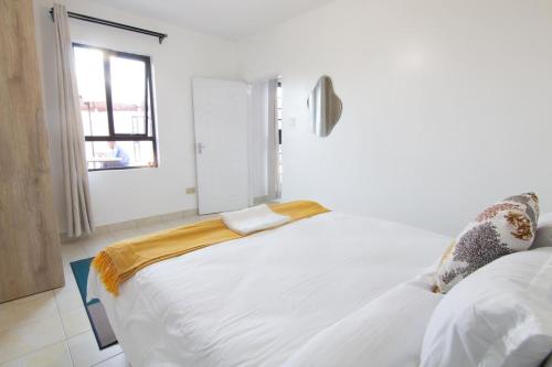 Rooftop Luxe with Queen Bed Gym and Netflix