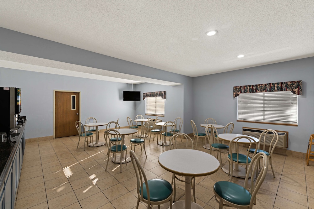 Red Lion Inn & Suites Gretna - photo 23