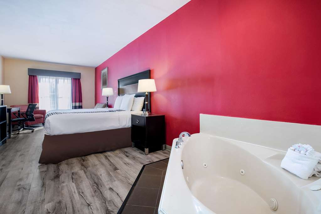 La Quinta Inn & Suites by Wyndham Dallas Mesquite - photo 52