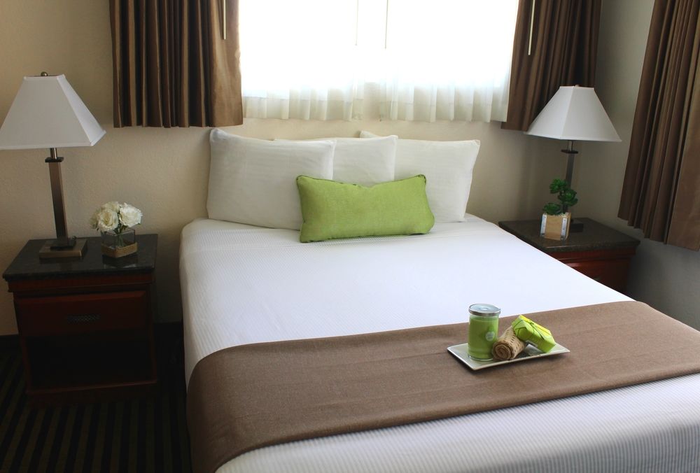 Marina Inn and Suites - photo 2