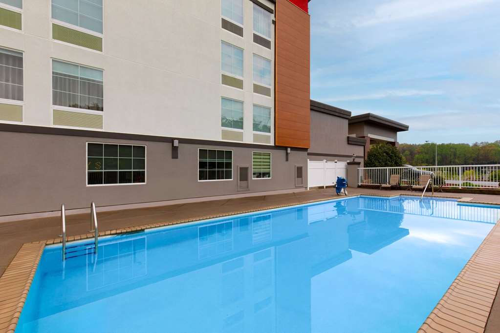 La Quinta Inn & Suites by Wyndham Knoxville Papermill - photo 26