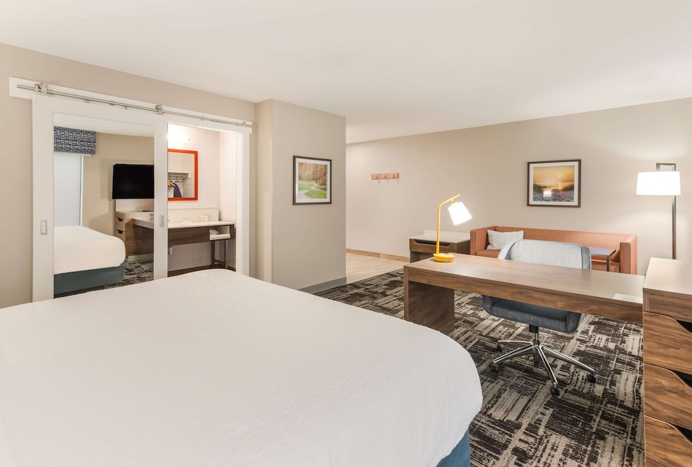 Hampton Inn & Suites Benton Harbor - photo 10