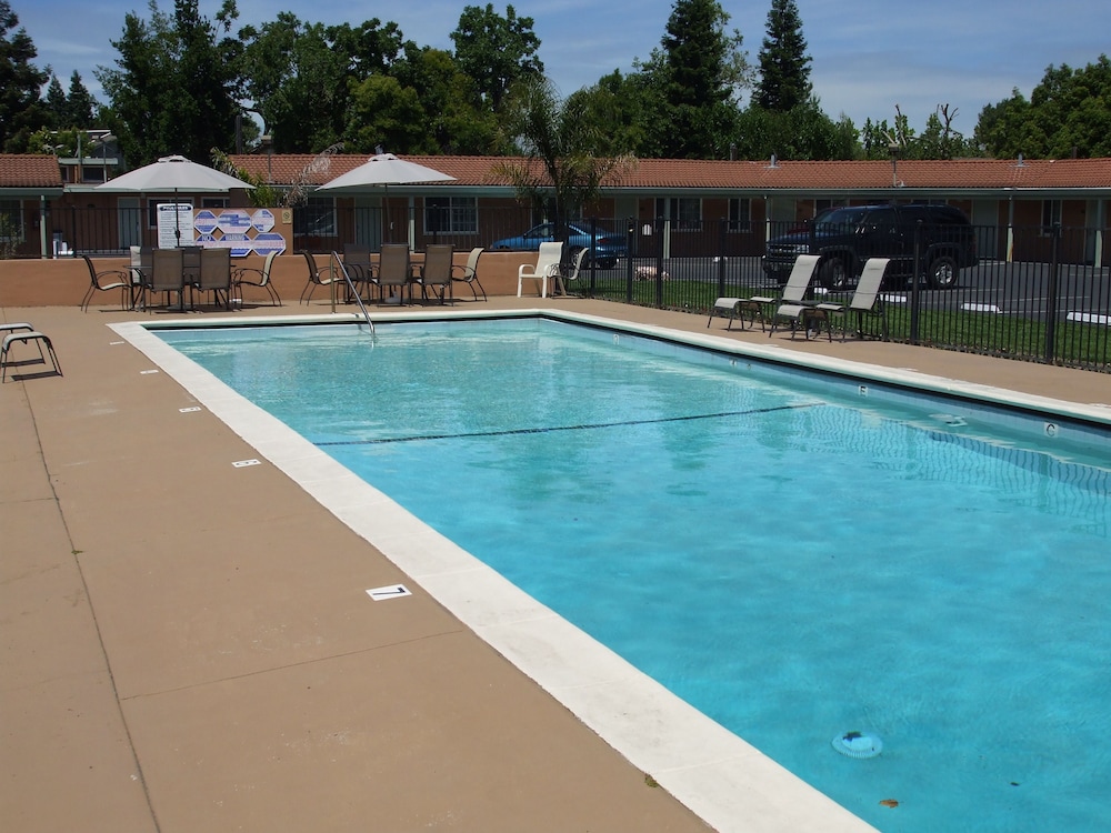 Tri Valley Inn and Suites Pleasanton - photo 27