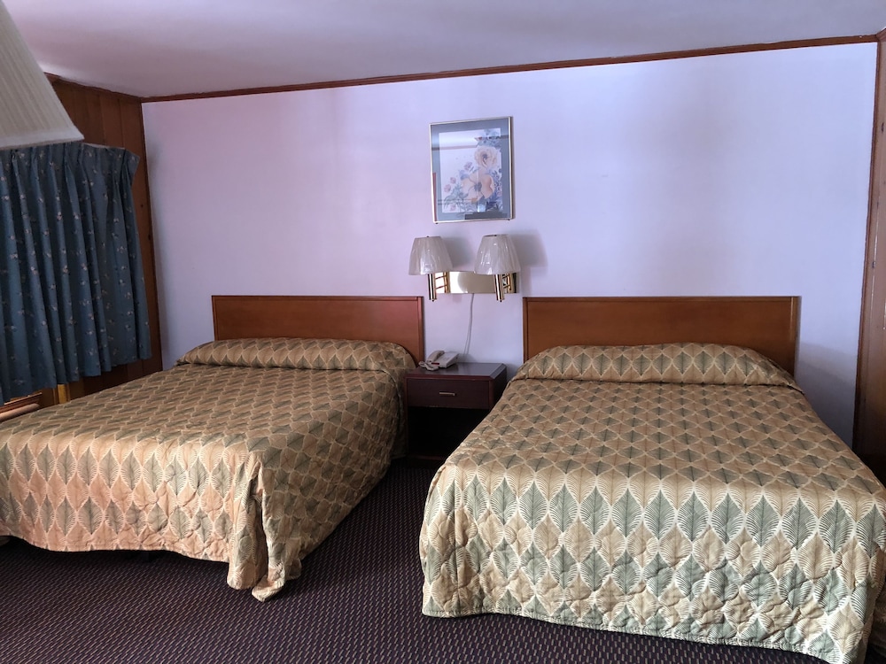 Sun 'N Snow Hotel - photo 32
