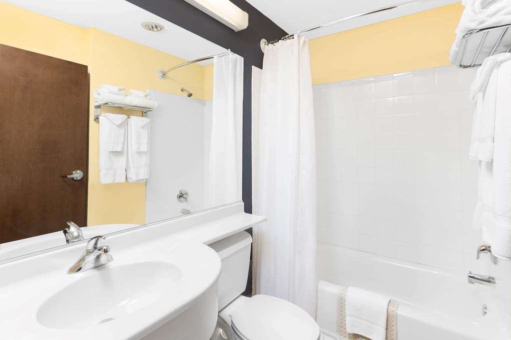Microtel Inn & Suites by Wyndham Kearney - photo 8