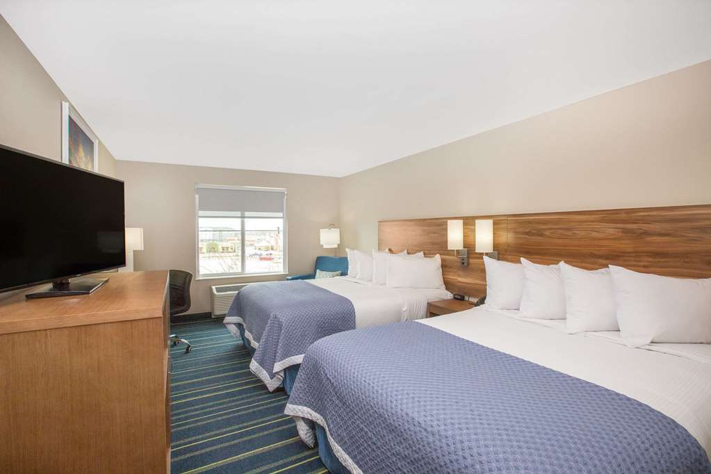 Days Inn & Suites by Wyndham Kearney - photo 6
