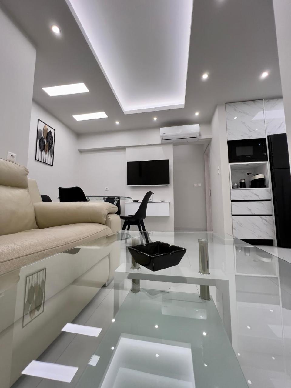 Hany’s New Place in Piraeus, Greece