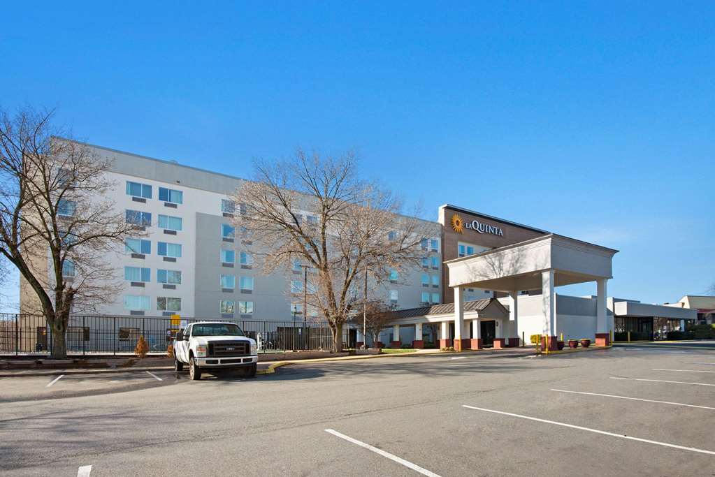 La Quinta Inn & Suites by Wyndham DC Metro Capital Beltway - photo 9