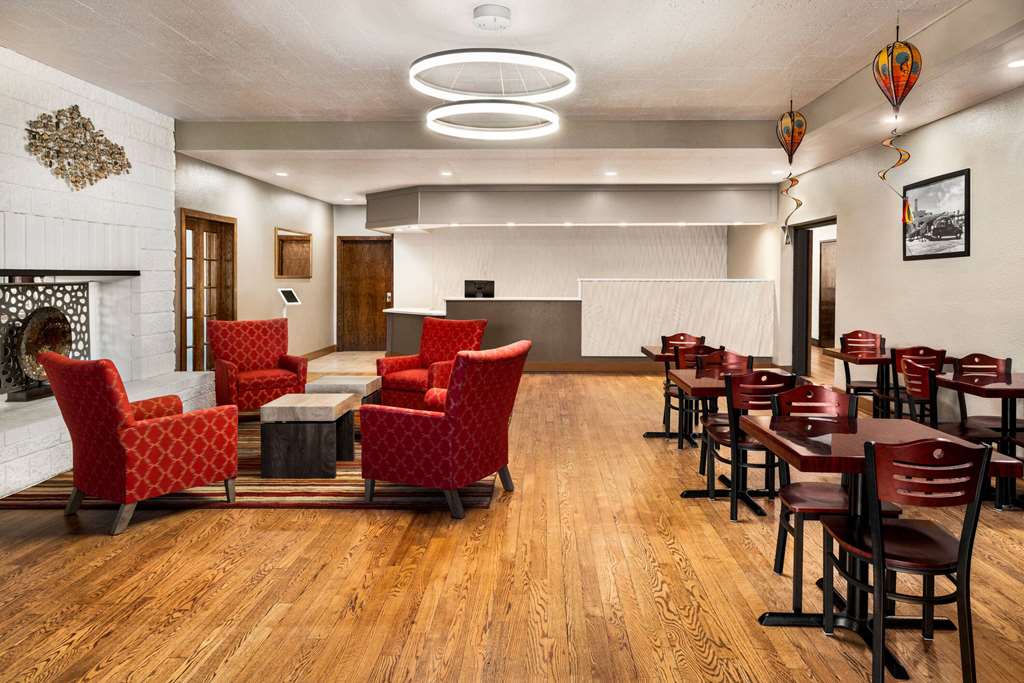 Ramada by Wyndham Albuquerque Airport - photo 11