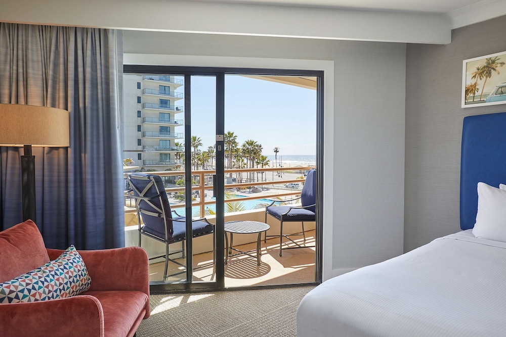 The Waterfront Beach Resort A Hilton Hotel - photo 113