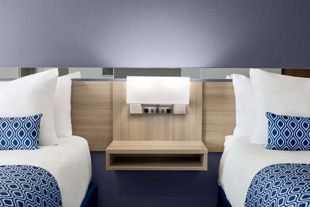 Microtel Inn & Suites by Wyndham Lincoln - photo 21