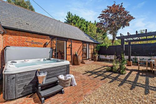 The Willows by Bloom Stays - carbon neutral hotel in Ash