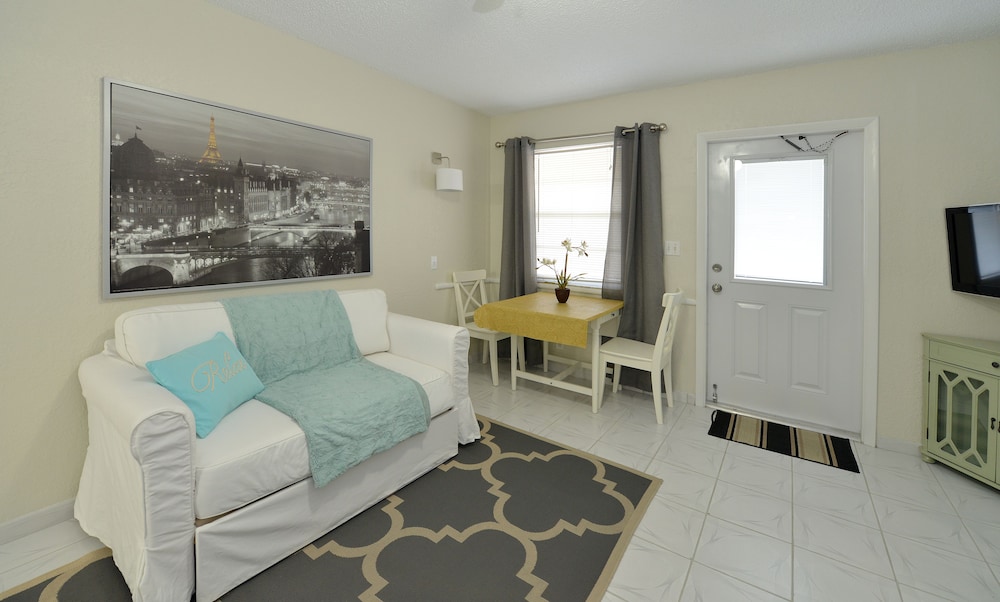 Hollywood by the Sea Hotel - photo 45