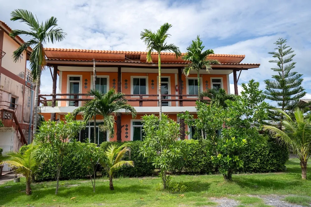 Lanta School Beach Resort pet-friendly hotel Ko Lanta