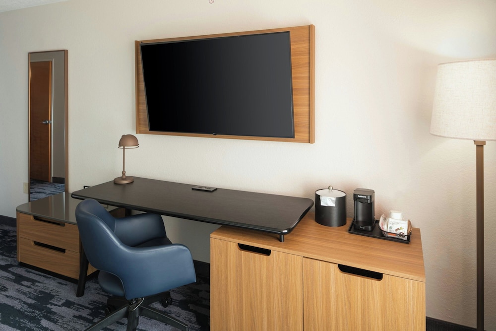 Fairfield Inn and Suites by Marriott Anchorage - photo 9