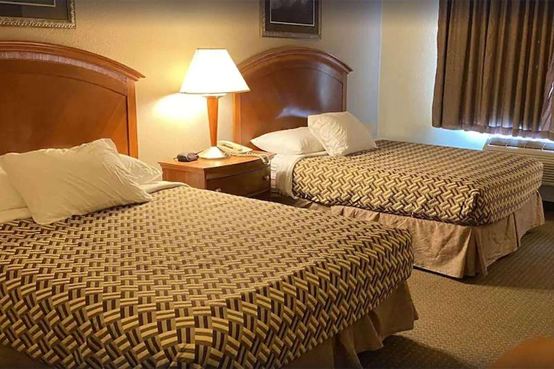 A Riverside Inn Travelodge by Wyndham - photo 46