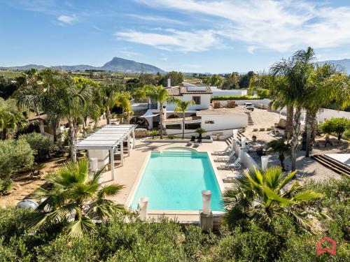 Amazing Villa with pool & Jacuzzi — 4-Star Luxury Hotel in Balestrate, Italy