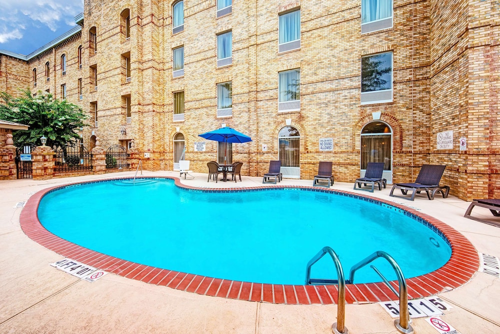 Hampton Inn Newberry Opera House - photo 19