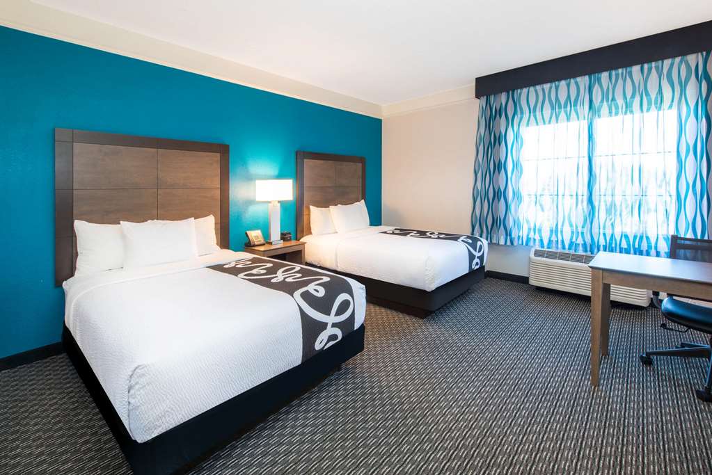 La Quinta Inn & Suites by Wyndham Tampa Brandon Regency Park - photo 21